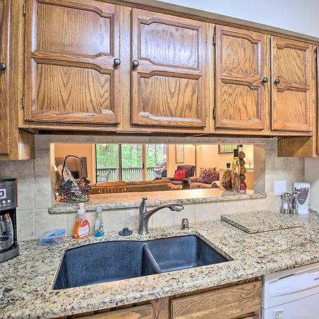Hot Springs Village Retreat With Deck 3 Mi To Golf! المظهر الخارجي الصورة